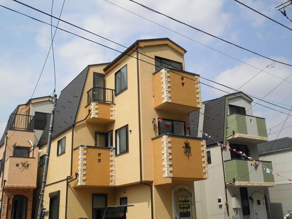 Same specifications photos (appearance). Appearance in the image of the south of France, Provence region. There is a very friendly atmosphere. There are close to completion Property, You can see the appearance. 