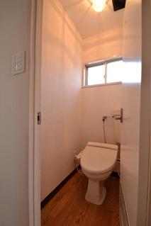 Toilet. Hot water cleaning function toilet