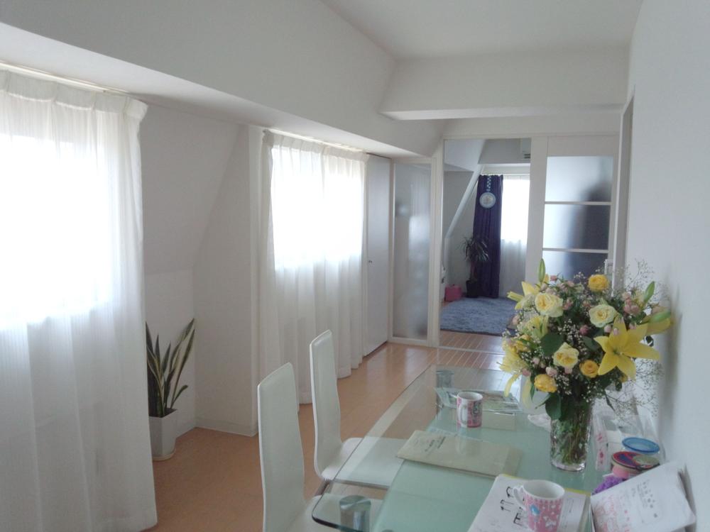 Living. Living-dining