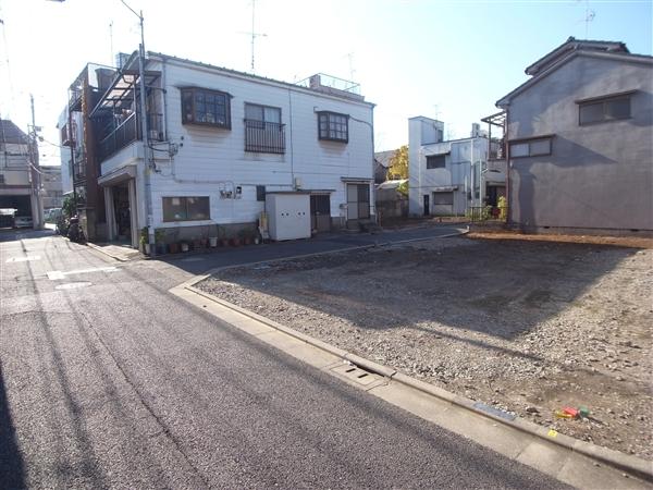 Local photos, including front road. Front road 2013 / 12 shooting