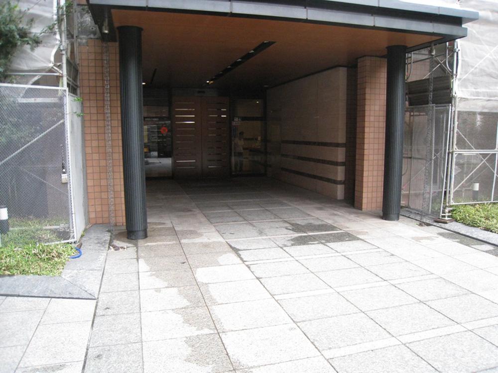 Entrance. Common areas