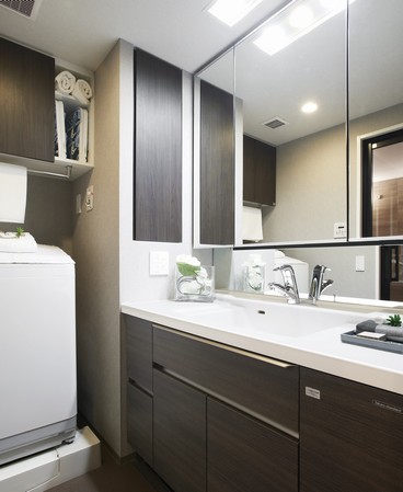 Vanity to make a beautiful "beautiful dresser"