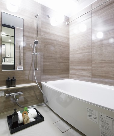 Directions to the model room (a word from the person in charge)