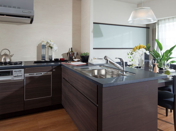 Kitchen.  [Ellesmere kitchen] Was born from the point of view of the many women unique opportunities to stand in the kitchen, "L's KITCHEN".  ※ Ellesmere kitchen / Trademark registration Registration No. 5039475 Utility model registration Registration No. 3129016