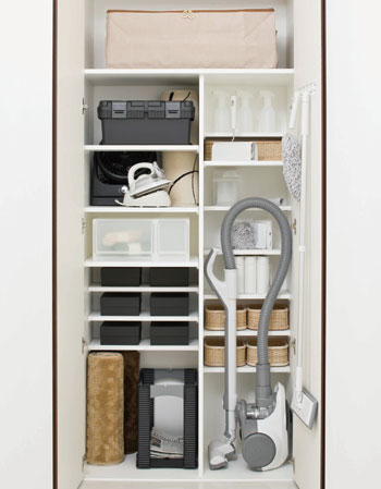 Receipt.  [Arrange shelf] It can be arranged freely according to the shape and use frequency of mono, Is a waste less easy-to-use Maeru compartment.  ※ Arrange shelf / Trademark registration Registration No. 5428601 Utility model registration Registration No. 3167560