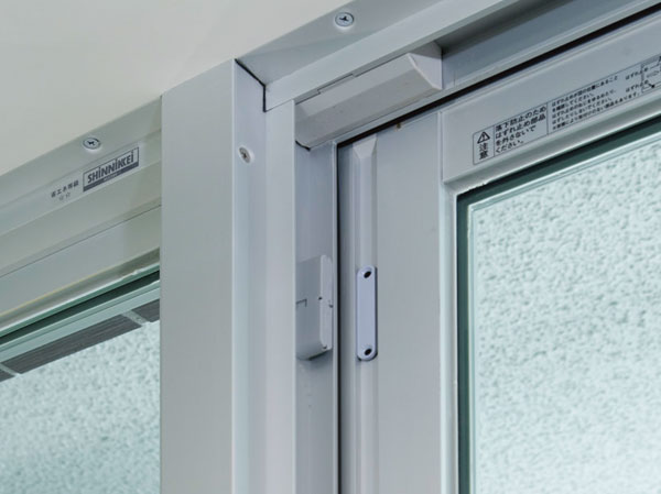 Security.  [Security sensors installed in the entrance door and windows (except for the part of the window)] To the entrance door and windows of all dwelling unit (except for some) has established the security sensors.