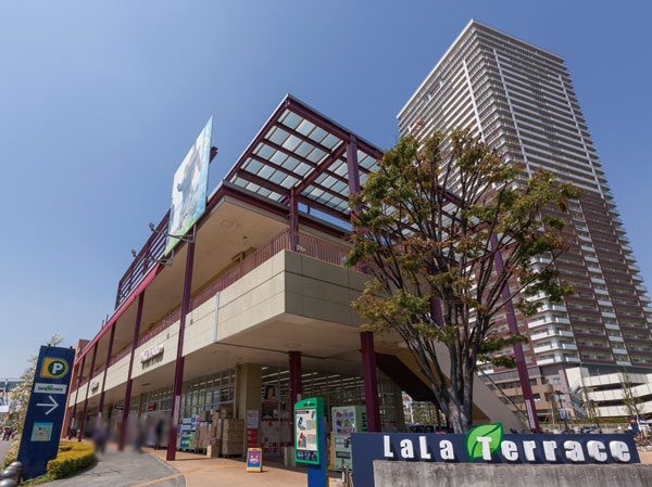 Surrounding environment. LaLa terrace Minamisenju (1030m ・ Walk 13 minutes)