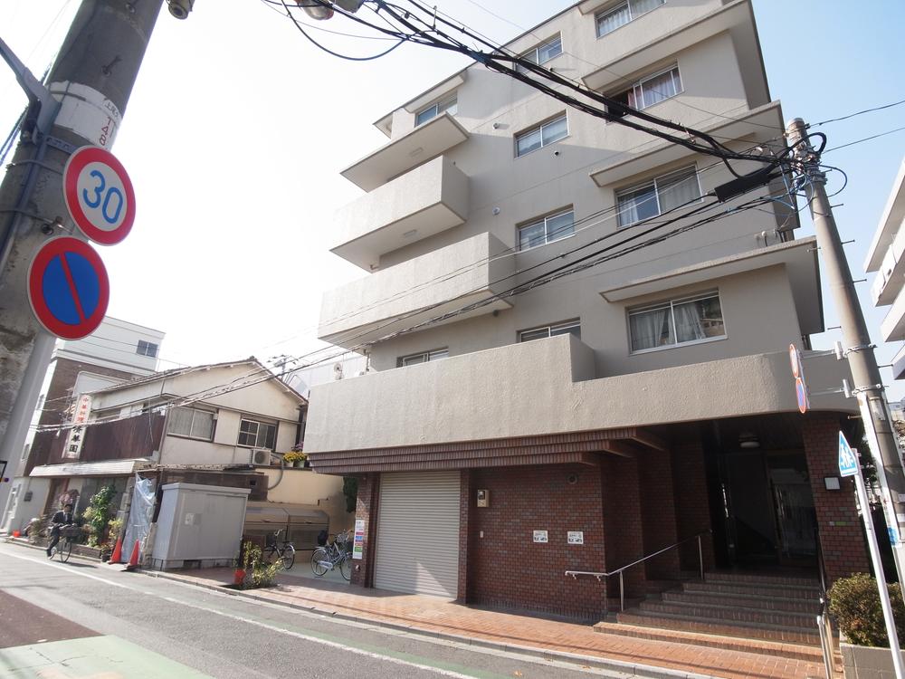 Local appearance photo. Local (12 May 2013) Shooting