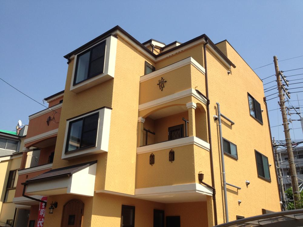 Same specifications photos (appearance). Appearance in the image of the south of France, Provence region. There is a very friendly atmosphere. There are close to completion Property, You can see the appearance.