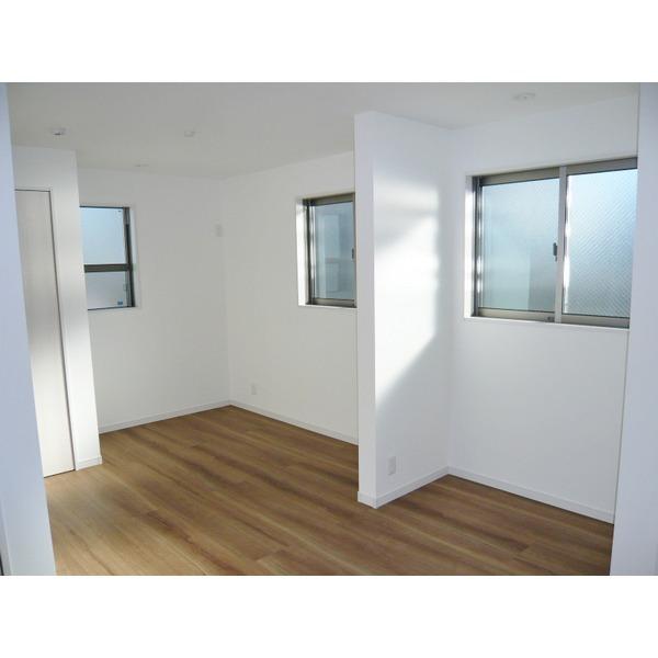 Living. South-facing 3 Kaiyoshitsu