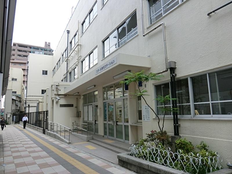 Primary school. Red clay until the elementary school 240m