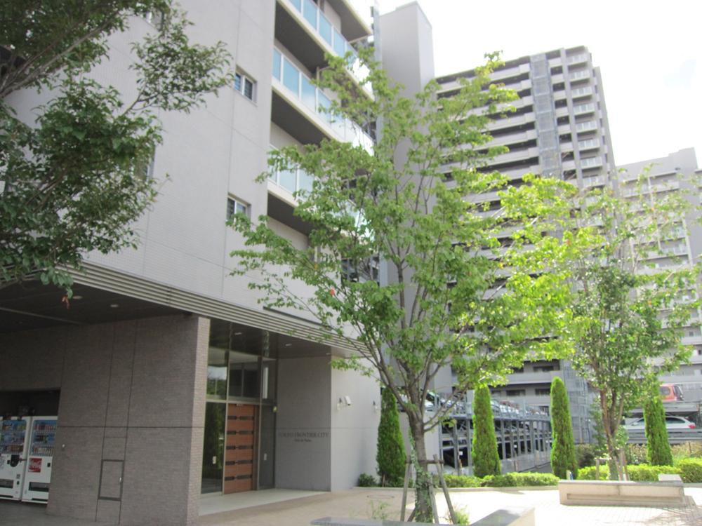 Entrance. Common areas