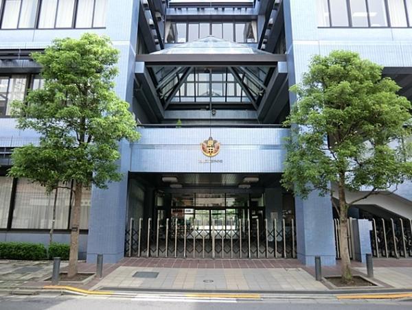 Junior high school. 300m until the original junior high school