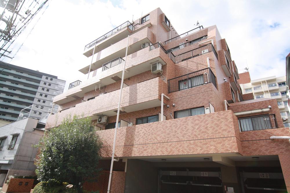 Local appearance photo. Our original specification interior was abundantly use natural solid wood.