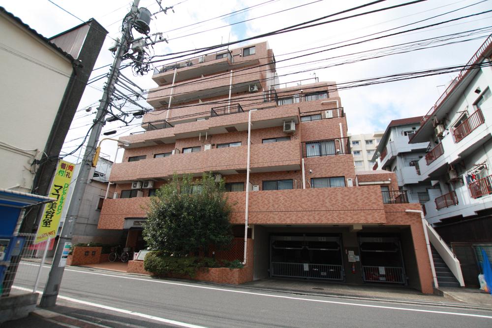 Local appearance photo. The appearance of the tiled feeling of luxury.