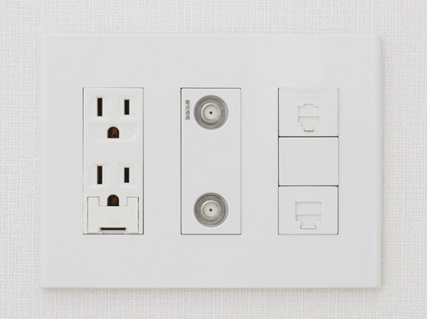 Other.  [Multi-media outlet] BS ・ CS110 ° broadcasting, Installing a cable TV-enabled multi-media outlet to all the living room. You can enjoy the feel of the Internet and television in all of the living room.  ※ Available separately in any subscription, Costs, such as equipment purchases and monthly usage fee, It becomes a customer of the burden. For more information, please contact the person in charge. (Same specifications)