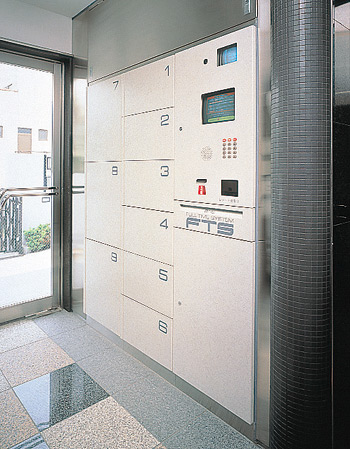 Common utility.  [Out worry courier box (lease)] Temporarily store the delivered was luggage on the go. Since the luggage is taken out at any time 24 hours, Convenient. (Same specifications)