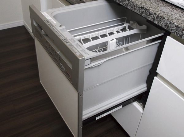 Room and equipment. The kitchen was standard equipped with a dishwasher. Melt and float the dirt, A steam cleaning function. Is less economical use quantity of water than hand washing. (Same specifications)