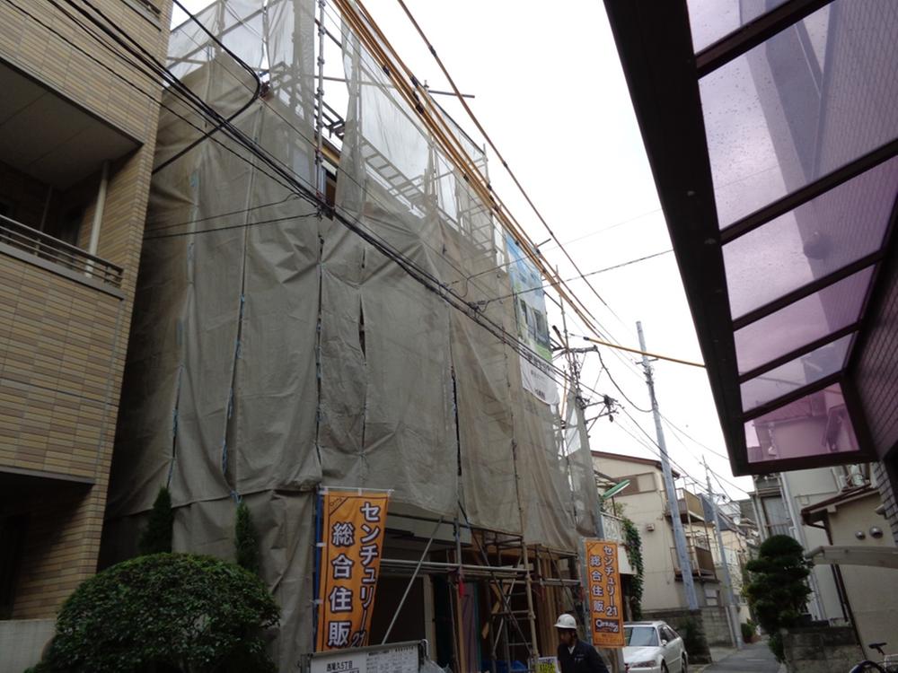 Local photos, including front road. Local (10 May 2013) Shooting