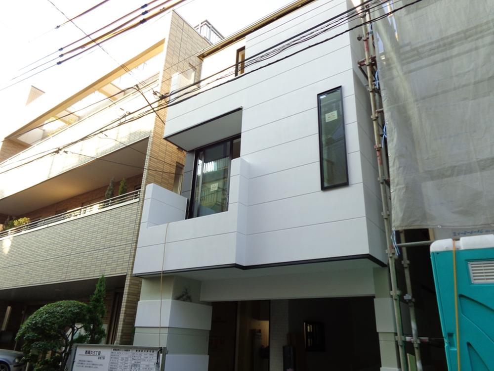 Local appearance photo. Local (11 May 2013) Shooting