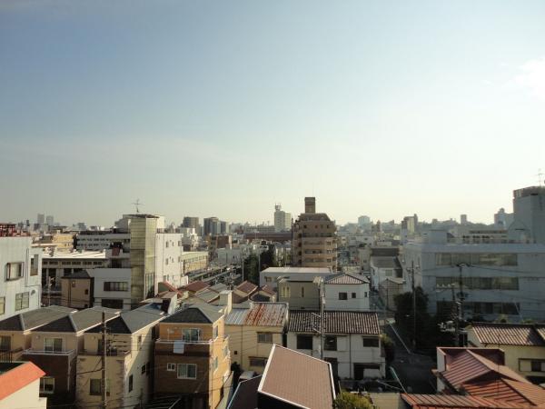 View photos from the dwelling unit. View from the balcony / 2013 October shooting