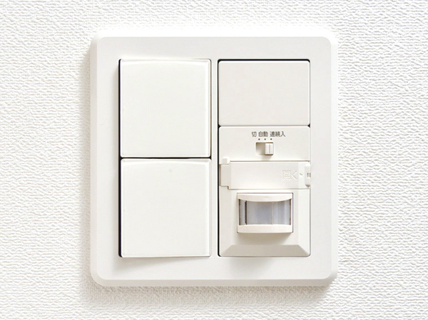 Other.  [Human Sensor] Equipped with motion sensors to entrance the lighting by sensing the movement of people to automatically lights up. Switch operation is unnecessary in the dark, such as at the time of the evening return home.