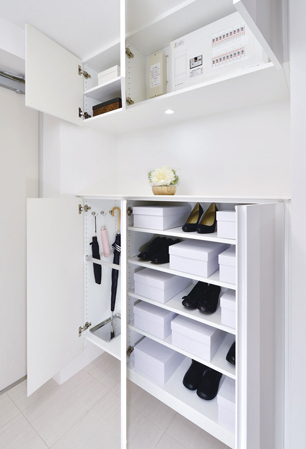 Receipt. Shoes cloak