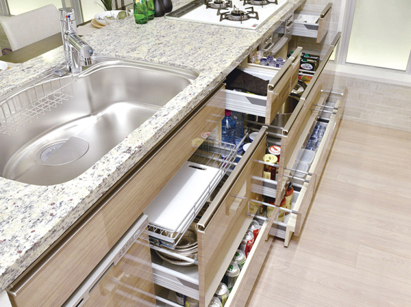 Kitchen.  [Kitchen storage] Smooth soft closing type of drawer. Beginning a convenient swing knife feed, Pantry (except type 60B), etc. and wall cabinet to prepare a variety of space, Such as tableware and food can be efficiently accommodated.  ※ Cabinet split depends on the type.