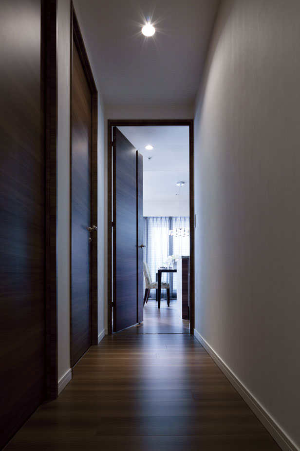 Directions to the model room (a word from the person in charge)