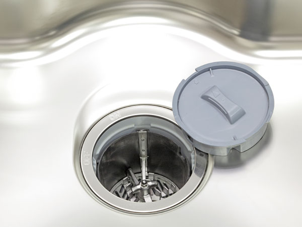 Kitchen.  [Disposal system] Garbage was crushed processed together with the water, And purification by microorganisms in the treatment tank underground. Because the automatic water supply equation, Economic saving water. Anytime hygienic can be kept clean the kitchen.  ※ All the published photograph of the same specifications photo.