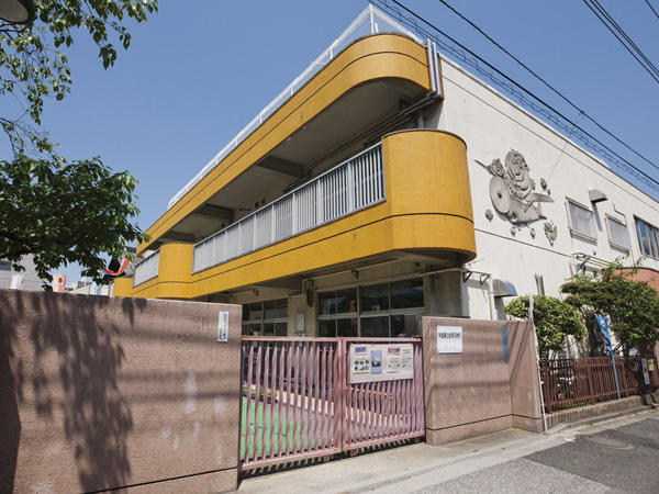 Surrounding environment. Municipal Mikawashima nursery school (about 440m / 6-minute walk)
