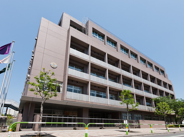 Surrounding environment. Municipal Suwa stand junior high school (about 760m / A 10-minute walk)