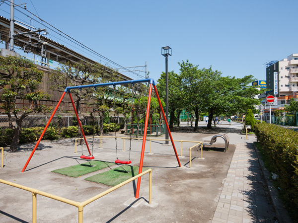 Surrounding environment. Nishinippori chome Square (about 130m / A 2-minute walk)