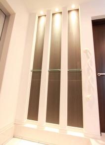 Rendering (introspection). Example of construction. Impressive entrance of fixtures furniture, Lights down lights adorned the entrance hall.