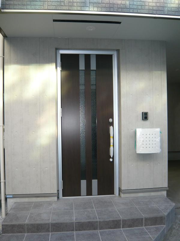 Entrance. TV monitor Hong also, Of course, standard equipment