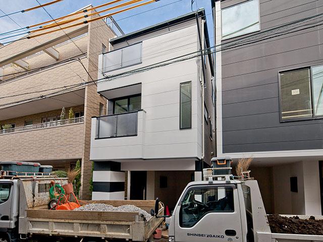 Local appearance photo. Local (12 May 2013) Shooting