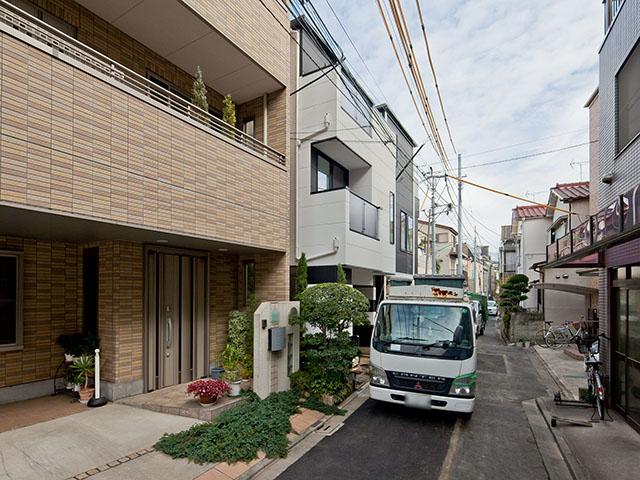 Local photos, including front road. Local (12 May 2013) Shooting