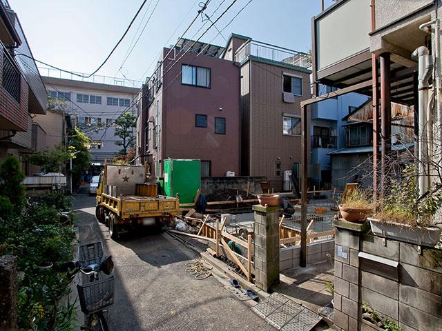 Local photos, including front road. Local (11 May 2013) Shooting