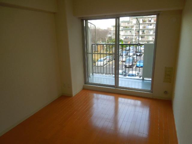 Non-living room. Indoor (12 May 2013) Shooting