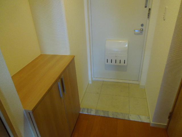 Entrance. Local (12 May 2013) Shooting