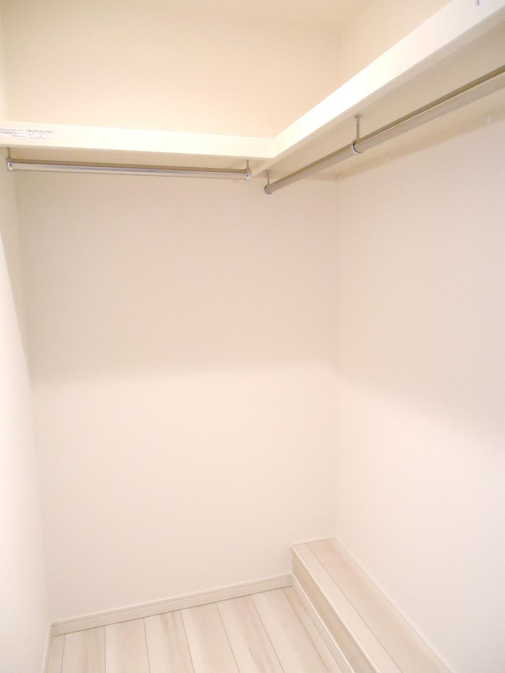 Receipt. 1.5 Pledge of walk-in closet. 