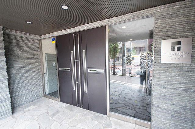 Entrance. Common areas