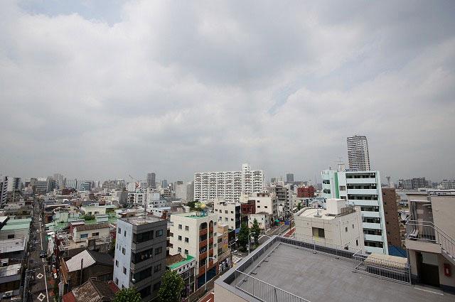 View photos from the dwelling unit. View from the site (July 2013) Shooting