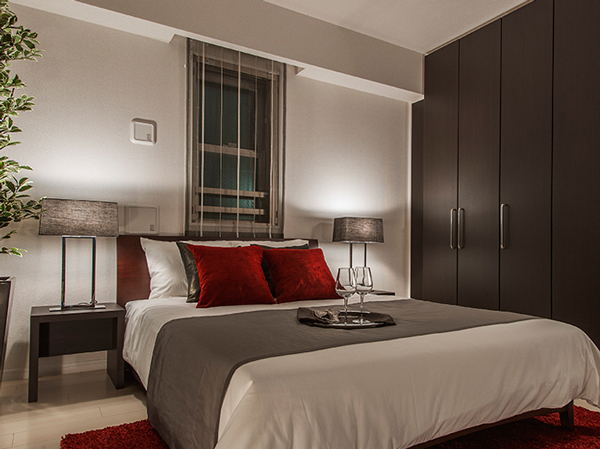 Interior.  [bedroom] The main space is, Adopted the movable accommodated in the partition between the two of the living room. It can be a high degree of freedom layout changes to suit your lifestyle, "2LDK ← → 1LDK" realize the living space rich in variability that.