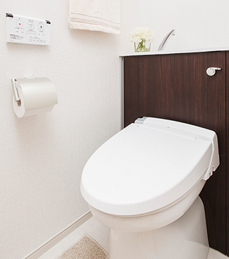 Toilet.  [Tankless toilet ・ Super water-saving toilet ECO5] About 69%, such as water bill water conservation in the environmental and economically friendly specifications. You can save the bath 1 cup of more than two days ( ※ 1). Tankless toilet super water-saving toilet ECO5. Warm water washing toilet seat ・ Maru wash washing ・ Hyper Kira Mick with function. Toilet paper Ya, Also installation convenient storage shelves to stock up, such as a cleaning tool.