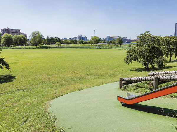 Surrounding environment. Metropolitan Ogu of the original park (about 830m ・ Walk 11 minutes ・ Bicycle about 5 minutes). It has a vast site of about 10ha, 200 This is also the weeping cherry have been planted.