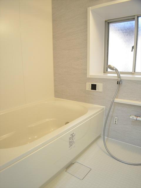 Bathroom. A window Barurumu