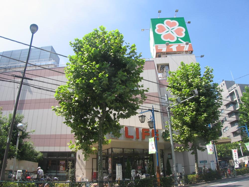 Supermarket. Life up to 400m