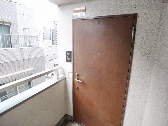 Other common areas. Sharing unit Entrance