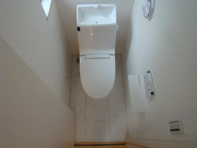 Toilet. Indoor (11 May 2013) Shooting